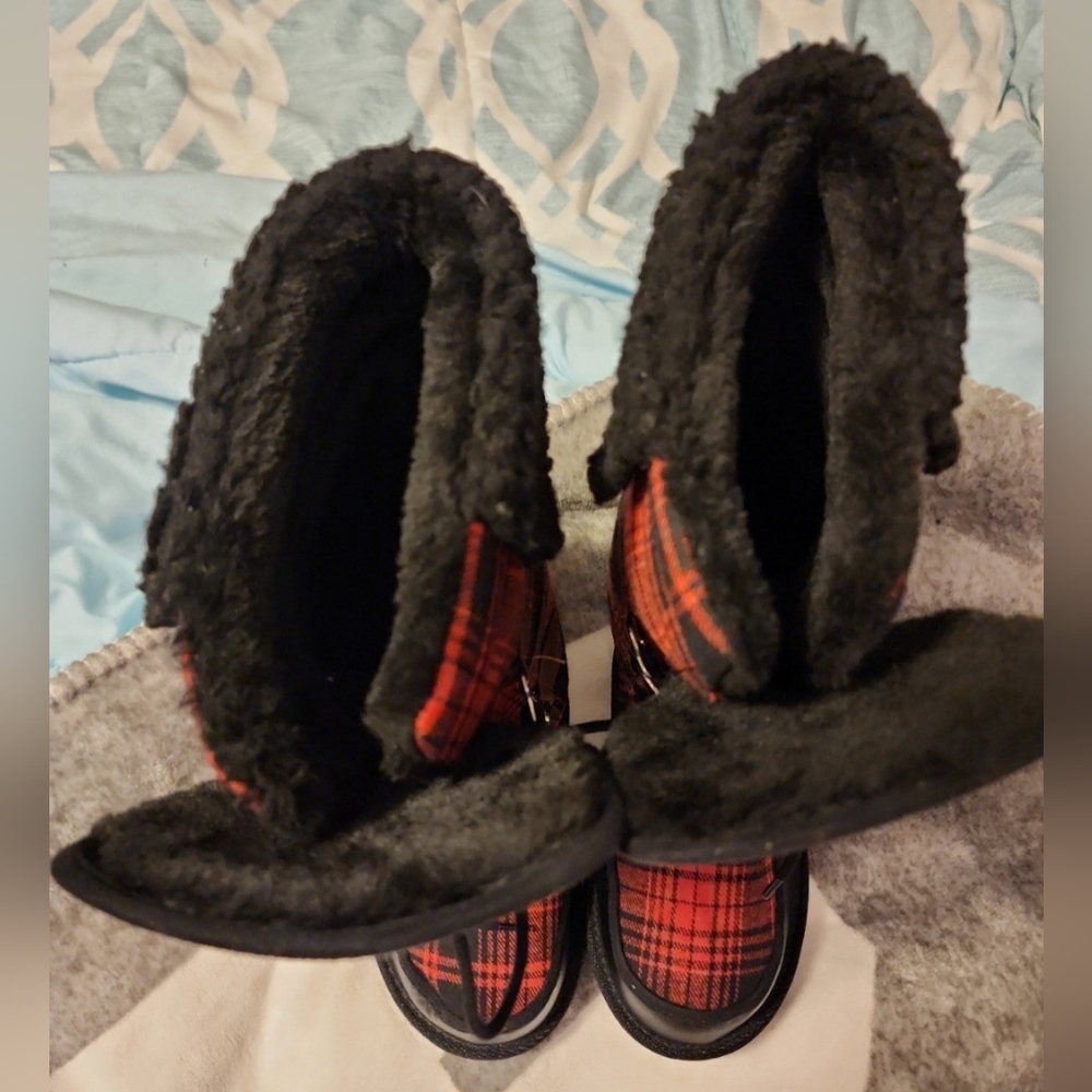 Boots - Picture 3 of 7
